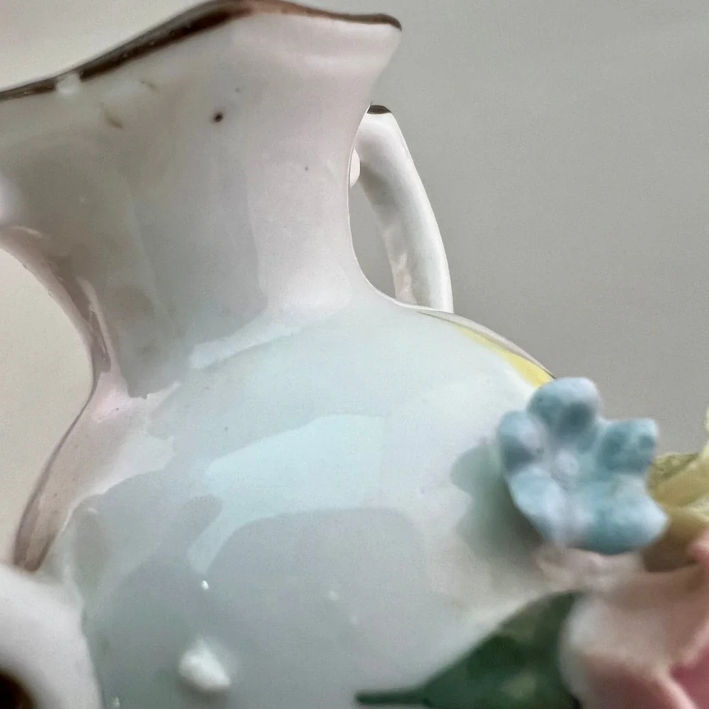 Unbranded Bud Vase Unisex Small White Excellent 3D Floral Scrolled Handles